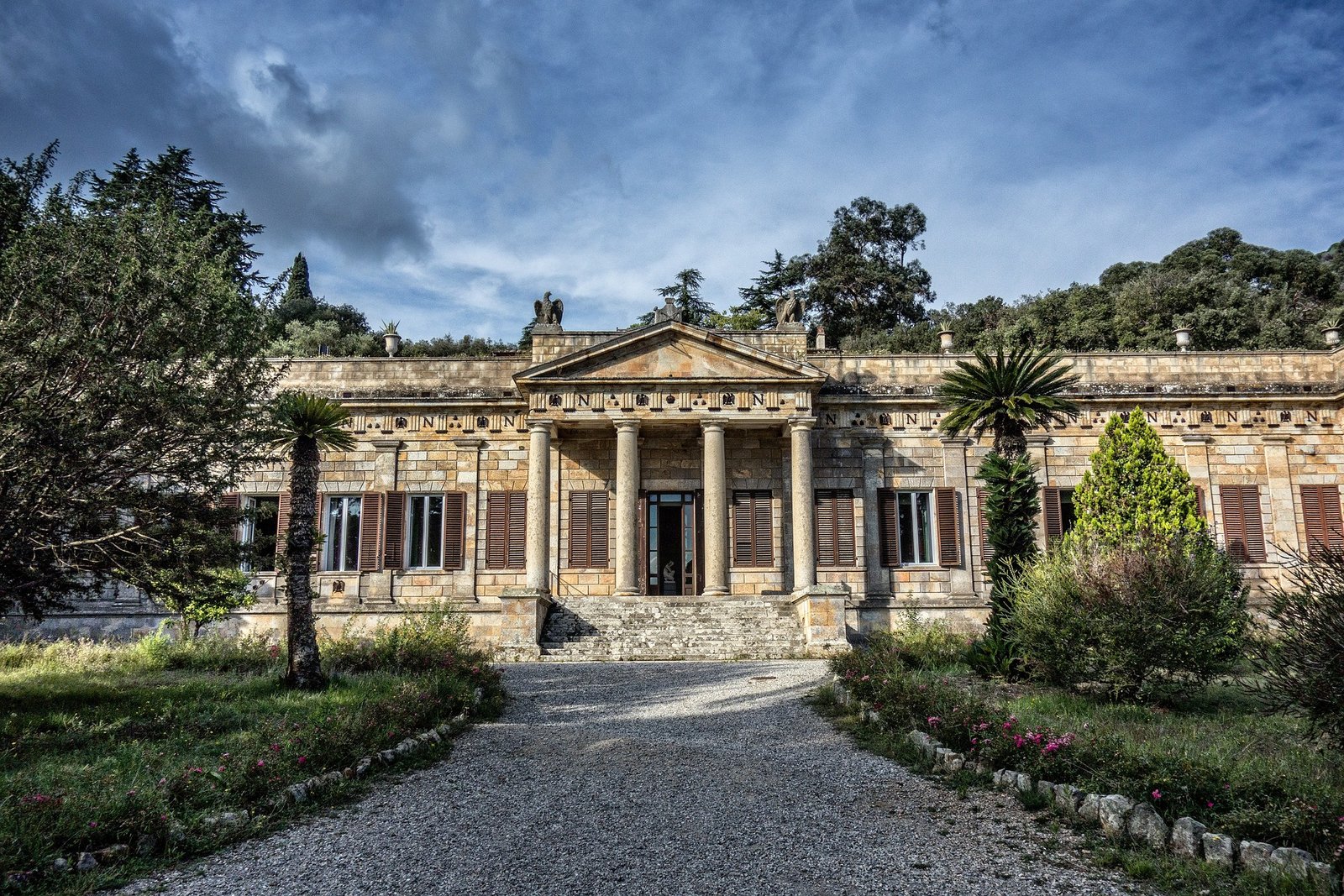 home-napoleon-3845379_1920.jpg
